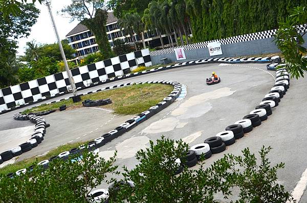 來一場卡丁車的撕殺賽- EasyKart Pattaya.吃