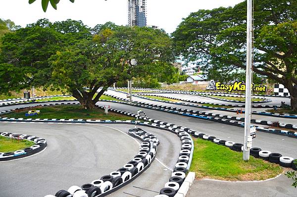 來一場卡丁車的撕殺賽- EasyKart Pattaya.吃