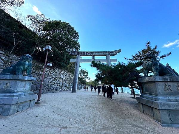 廣島必遊→日本三景之一『國寶.嚴島神社』+ 必吃美食牡蠣屋