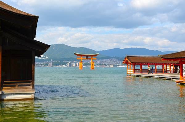 廣島必遊→日本三景之一『國寶.嚴島神社』+ 必吃美食牡蠣屋