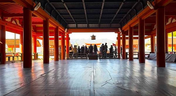 廣島必遊→日本三景之一『國寶.嚴島神社』+ 必吃美食牡蠣屋