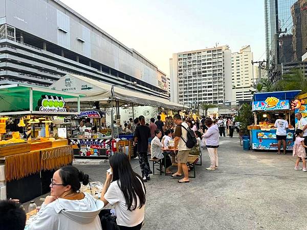 日本黃金週的泰國渡假遊/自由行=美功鐵道市場.杜拉拉水上市場