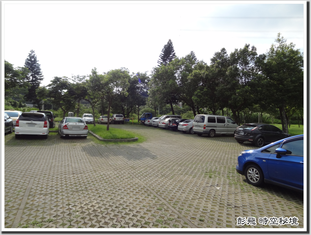 大溪河濱公園 桃園 大溪景點 小橋流水埤塘 步道兒童遊樂場 還有ubike站可騎車到大溪老街ubike站 彭飛時空秘境