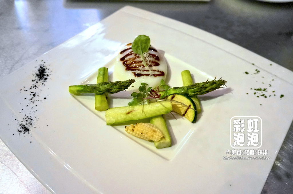 17.偷偷-碳烤美國蘆筍搭風味海鹽與水波蛋.jpg