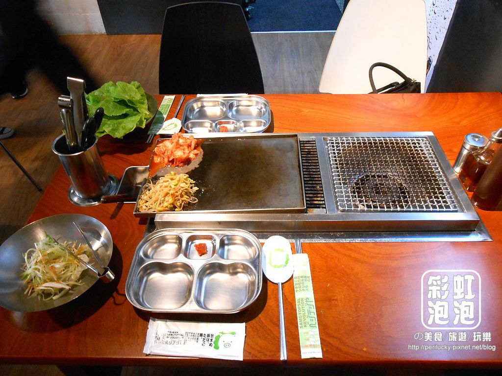 5.菜豚屋台中精誠店-餐桌擺設.jpg 5.菜豚屋台中精誠店-餐桌擺設.jpg