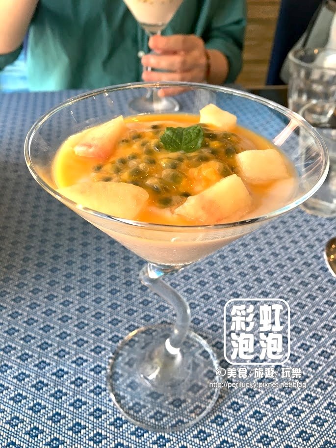 15. K%26;M Bistro Tapas-百香果水蜜桃冰沙.jpg