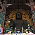 東大寺內的大佛像