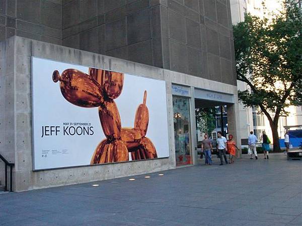 去看Jeff Koons,這隻狗我還蠻想要的