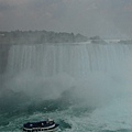 Niagara Fall,拿船當比例尺