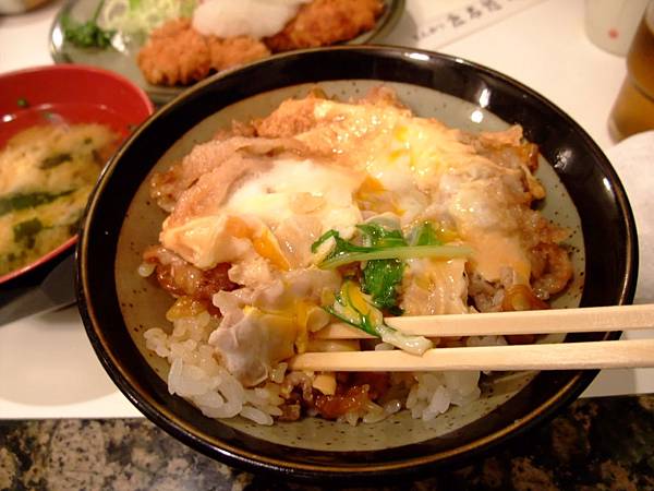 這天晚上是丼飯