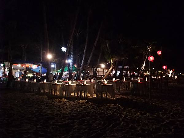 dining on the beach