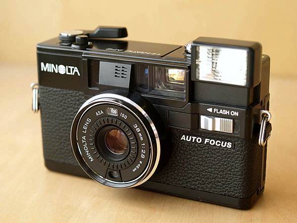 Minolta Hi-Matic AF2 閃燈跳起