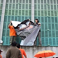 Barboo和誠泰的球迷阿豪在掛台灣加油大海報