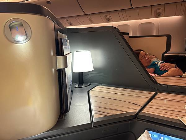 20240515 CI61 中華航空商務艙 台北-法蘭克福