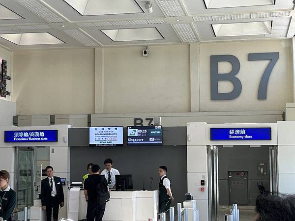 [分享] 20250829 長榮BR215 TPE-SIN商務艙兒童餐