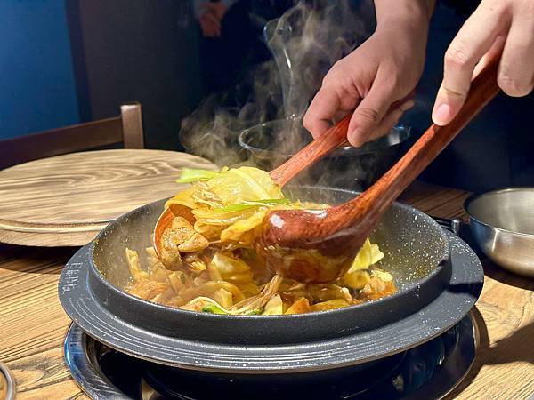 =台北市萬華區=【甩鍋雞】韓國超人氣名店插旗西門町,7種炒雞 =台北市萬華區=【甩鍋雞】韓國超人氣名店插旗西門町,7種炒雞