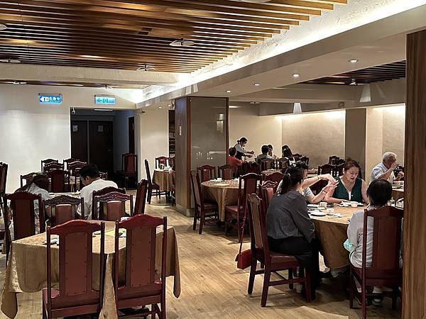 =台北市大安區=【驥園川菜餐廳】12小時精燉土雞湯黏嘴鮮甜,