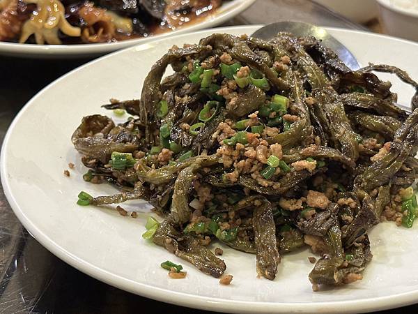 =台北市大安區=【驥園川菜餐廳】12小時精燉土雞湯黏嘴鮮甜,