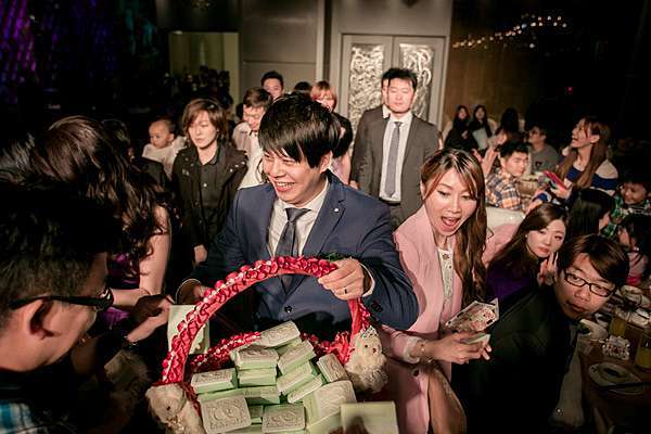關於 結婚 這檔事 結婚禮物準備 喜餅探房禮位上禮捧花禮花椰菜禮二次進場禮送客禮 木木小花婚禮實錄 關於 結婚 這檔事 結婚禮物準備 喜餅探房禮位上禮捧花禮花椰菜禮二次進場禮送客禮 木木小花婚禮實錄