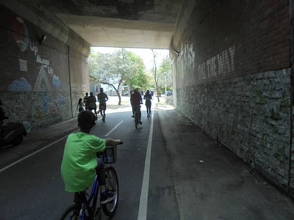 DSC07978(001).jpg DSC07978(001).jpg