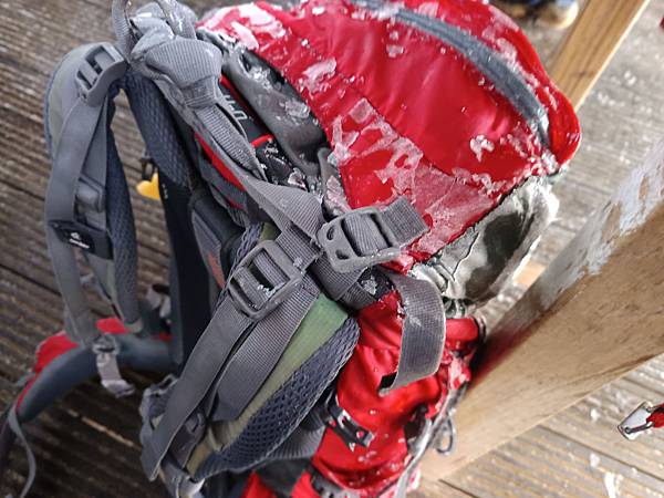 20250319困守嘉明山屋 20250319困守嘉明山屋