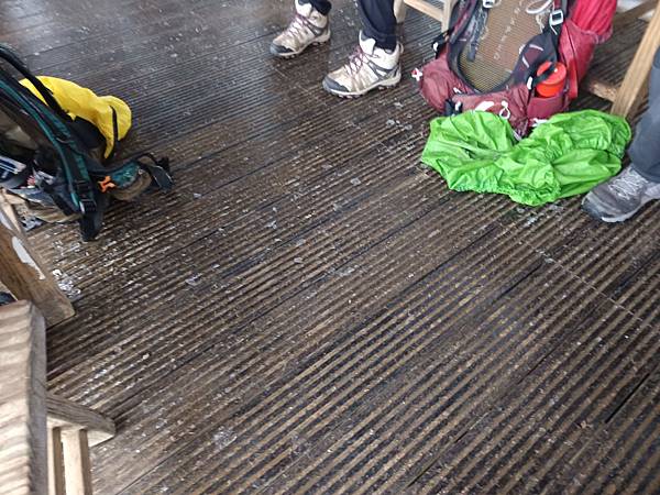 20250319困守嘉明山屋 20250319困守嘉明山屋