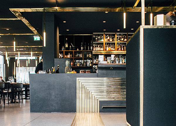 modern-bar-build-inc-architekten-architecture-interior_dezeen_banner_0.jpg