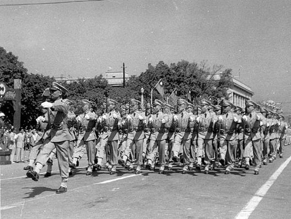 27期、28期參加45年雙十節閱兵 27期、28期參加45年雙十節閱兵