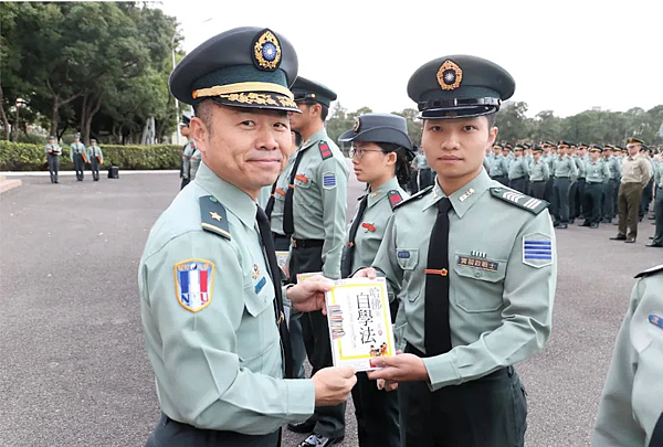 陸軍官校實習幹部肩飾演變史