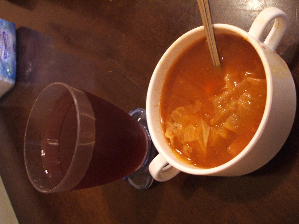 001-自助式的蕃茄蔬菜湯以及蔓越莓汁.jpg