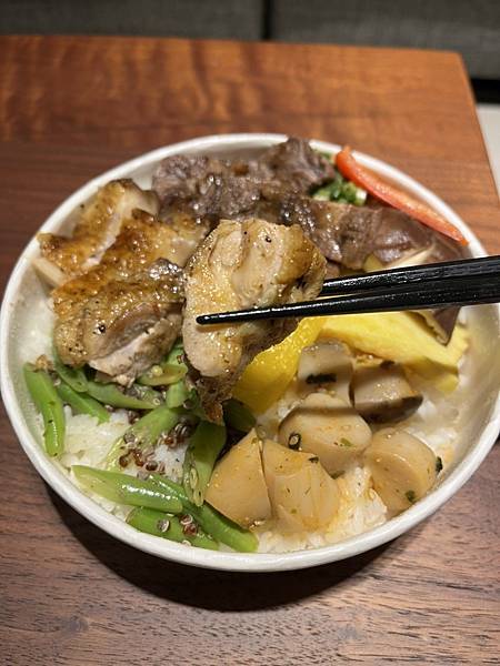 原燒 炙燒牛排雞腿丼內容6.jpg