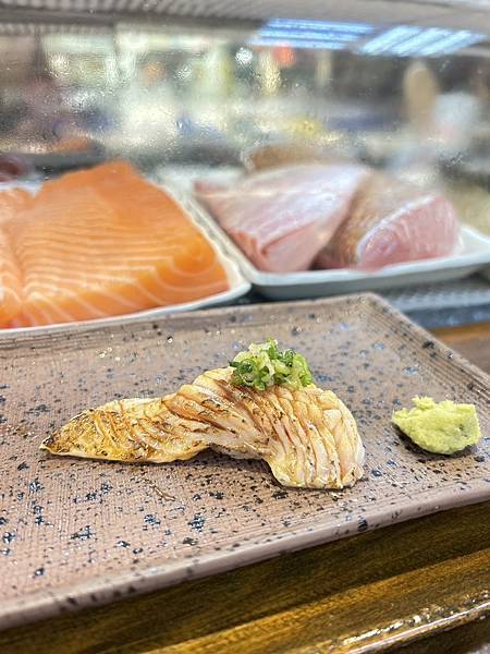 【台北】士東市場阿吉師立吞壽司-炙燒紅喉握壽司入口即化