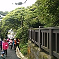 在陽明山國家公園, 大部份的山與山之間的小谷地均以「坪」稱之, 二子坪即是其中之一, 二子坪步道大概是全臺灣最舒服的步道, 沿途不僅都是綠蔭, 芬多精多, 海拔800多公尺, 即使是夏天來此, 也沒有酷熱的感覺