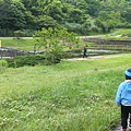 在二子坪親水公園, 可續接大屯坪步道, 往上攻頂大屯主峰, 但是是一條連續陡上的階梯, 中間沒有涼亭或石椅, 且四周無林木遮蔽, 所以夏季想從這兒上山要有心理準備