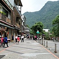 會到這兒, 是媽咪發現快要下雷雨了, 先到這兒準備躲雨哩~ ^^"