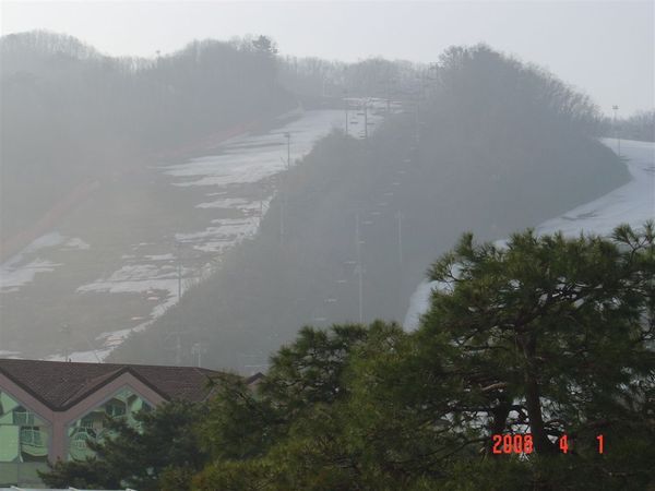 洪川大明渡假村的殘雪