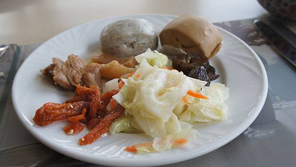 小饅頭、高麗菜、醬菜