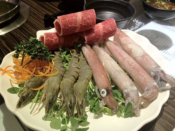 鮮蝦透抽牛肉