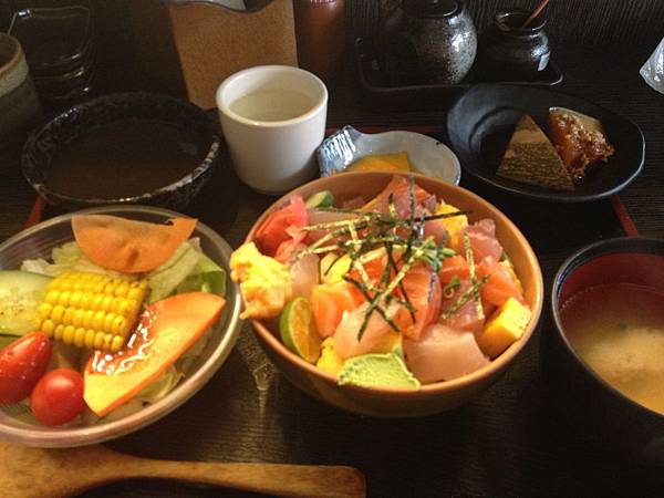 漁陶刺身丼定食套餐290元