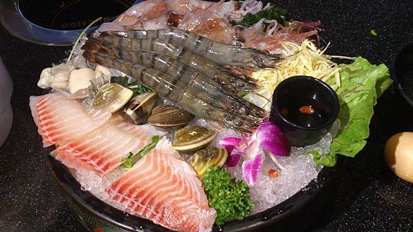 天鍋四號（大草蝦、魚片、蛤蜊、鮮蚵、小卷）