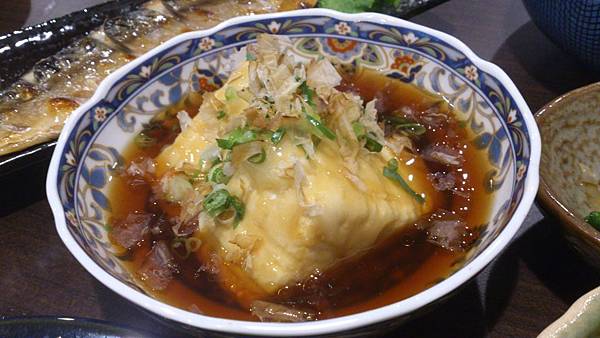 湯豆腐100元 湯豆腐100元