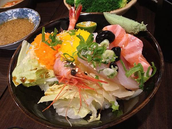 招牌生魚片蓋飯