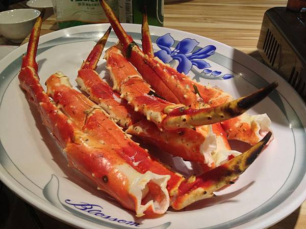 煮熟的帝王蟹腳