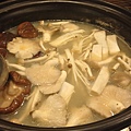 煮食中的綜合菇類