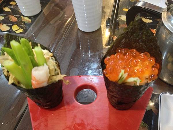 鮮蝦蘆筍手卷&鮭魚卵手卷 鮮蝦蘆筍手卷&鮭魚卵手卷