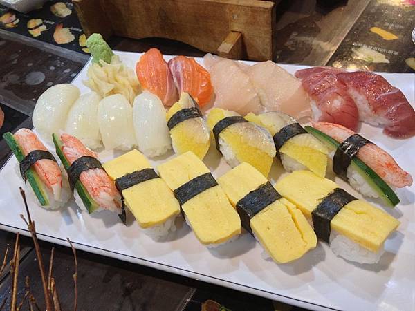 鮭魚&花枝&玉子&蟹肉&黃金魚卵&旗魚&鮪魚壽司 鮭魚&花枝&玉子&蟹肉&黃金魚卵&旗魚&鮪魚壽司