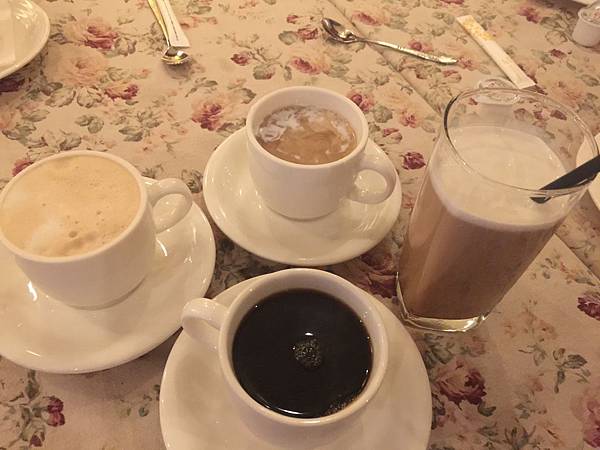 熱咖啡＆熱拿鐵＆伯爵奶茶＆冰拿鐵