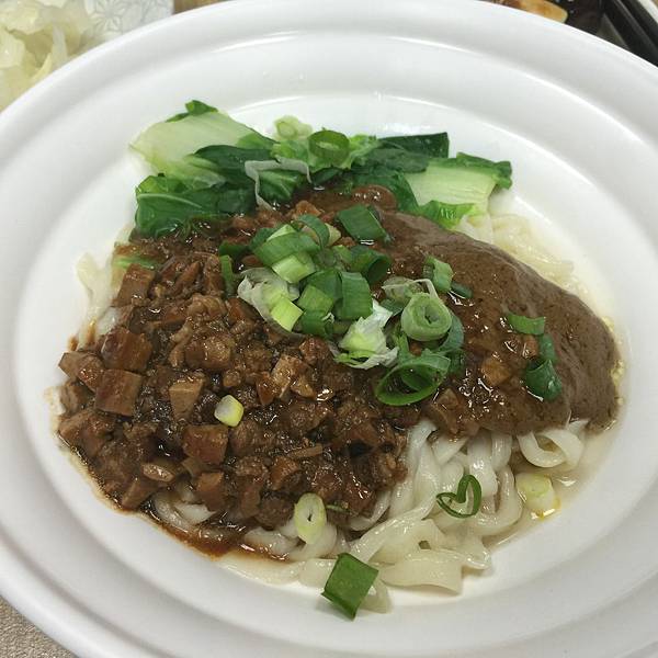 雙醬麵(炸醬加麻將,拉麵) 雙醬麵(炸醬加麻將,拉麵)