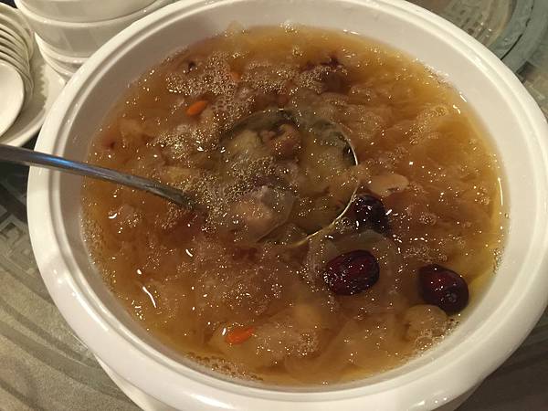 銀耳蓮子甜湯盅