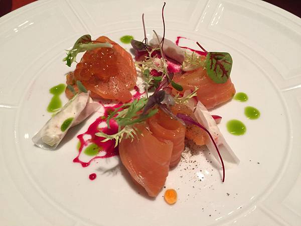 自製煙燻鮭魚佐俄羅斯沙拉 自製煙燻鮭魚佐俄羅斯沙拉